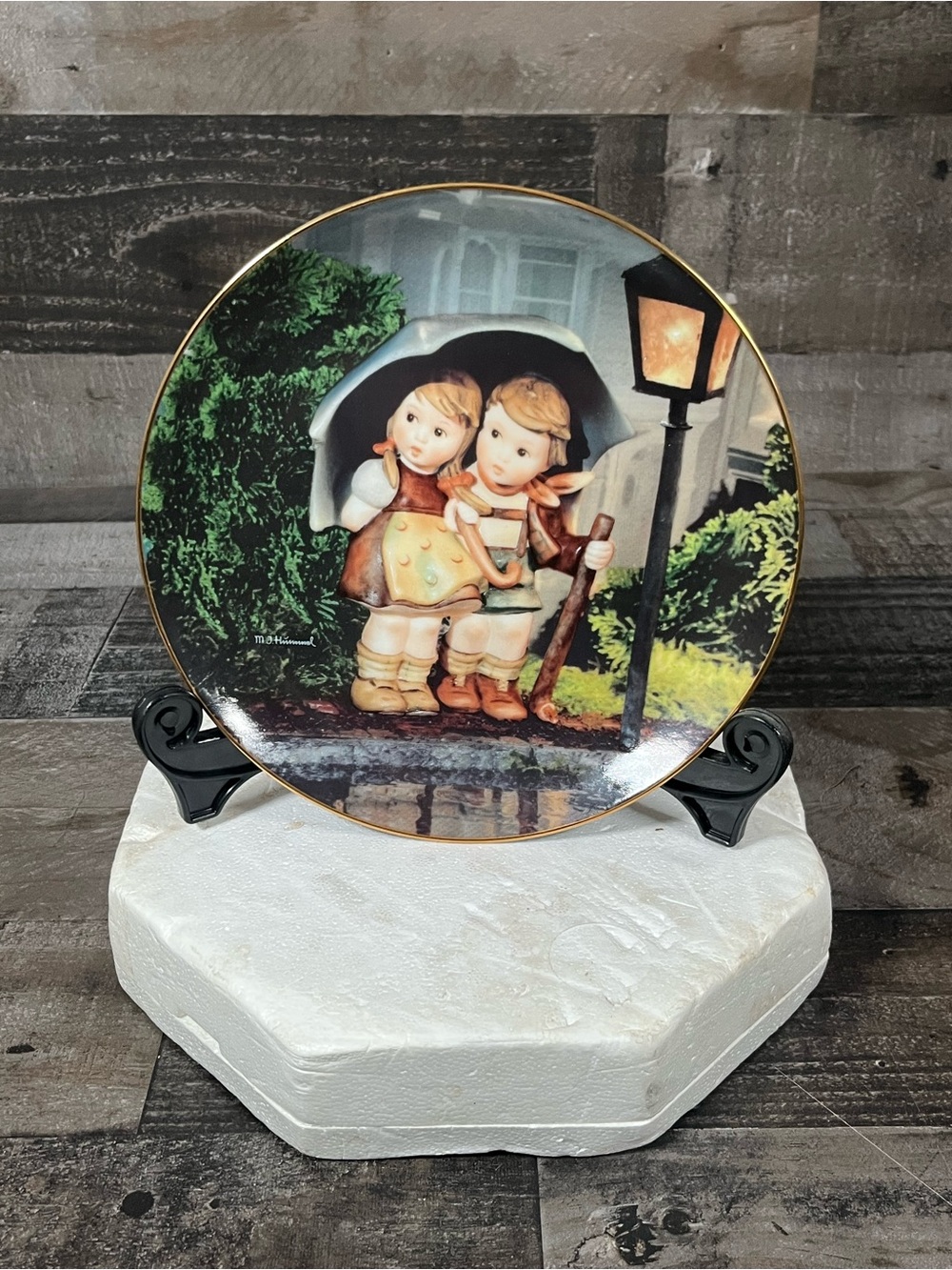 MJ Hummel Stormy Weather 1989 Danbury Mint Collector Plate Little Companions